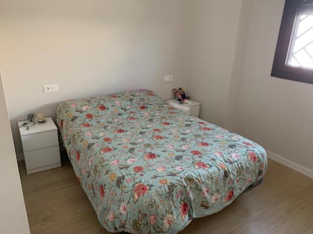 Bajo Con Jardin En Primera Linea De Playa Apartment Malaga Luaran gambar