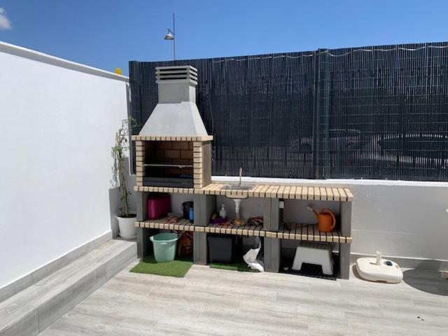 Bajo Con Jardin En Primera Linea De Playa Apartment Malaga Luaran gambar