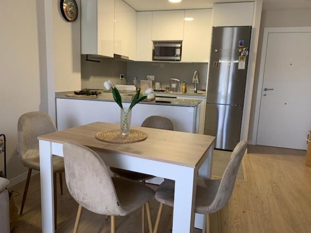 Bajo Con Jardin En Primera Linea De Playa Apartment Malaga Luaran gambar