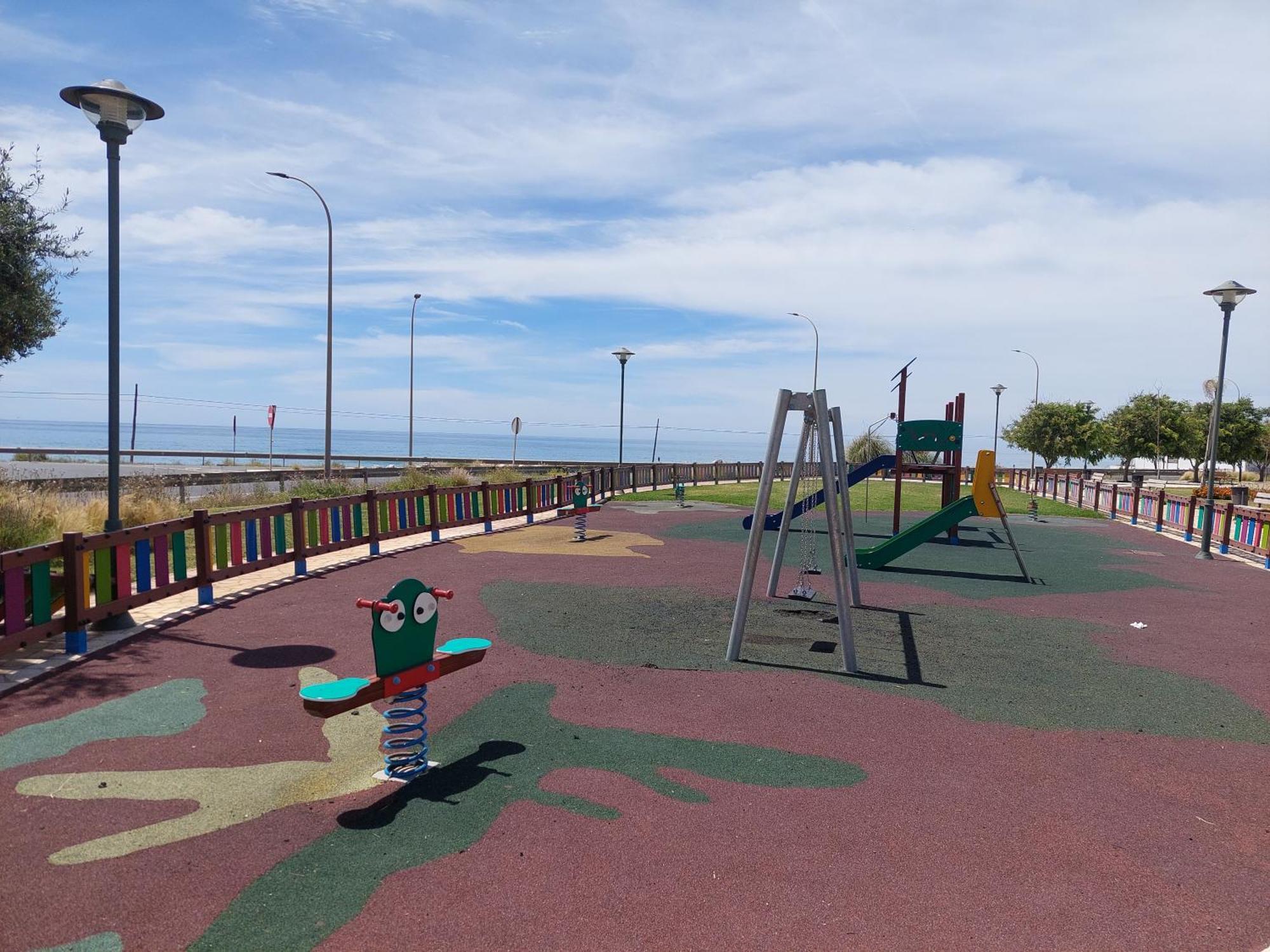 Bajo Con Jardin En Primera Linea De Playa Apartment Malaga Luaran gambar