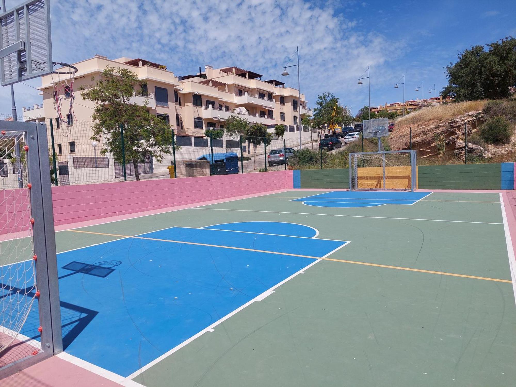 Bajo Con Jardin En Primera Linea De Playa Apartment Malaga Luaran gambar